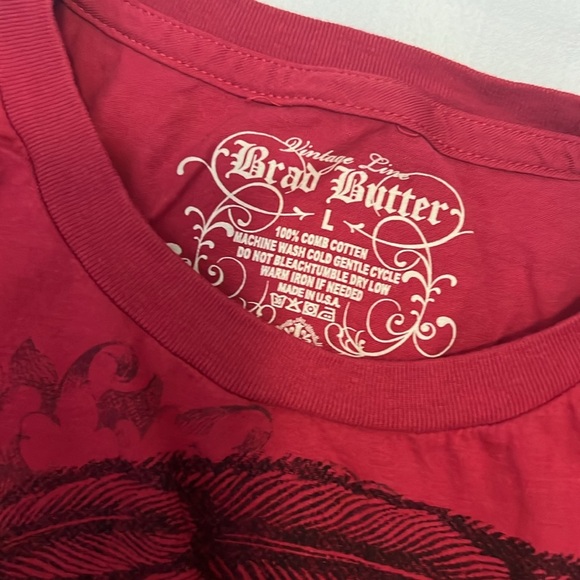 Super cool Brad Butter graphicic tee with gold printing - Picture 3 of 3